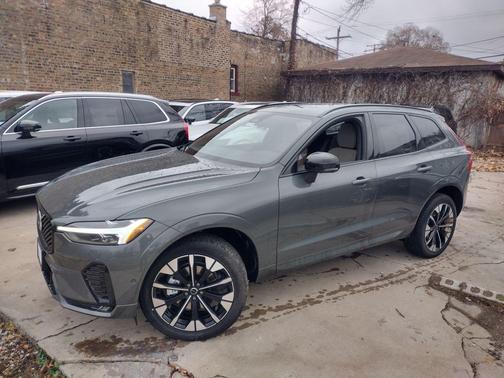 2026 Volvo XC60 B5 Plus