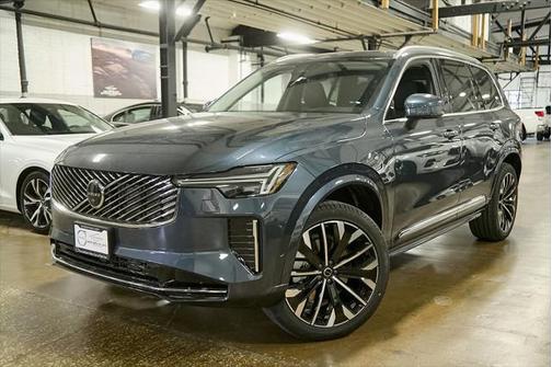 2025 Volvo XC90 B6 Plus 7-Seater