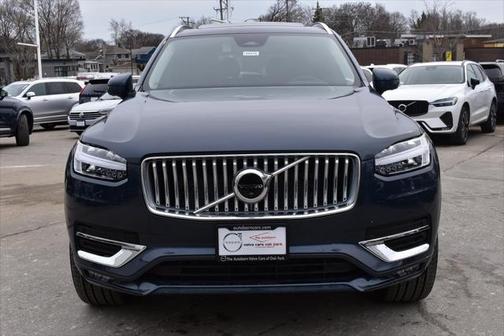 2025 Volvo XC90 B6 Plus 7-Seater