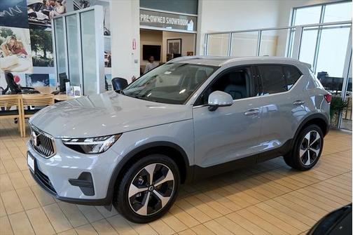 2025 Volvo XC40 B5 Core Bright Theme