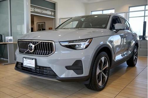 2025 Volvo XC40 B5 Core Bright Theme
