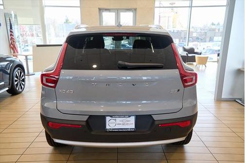 2025 Volvo XC40 B5 Core Bright Theme