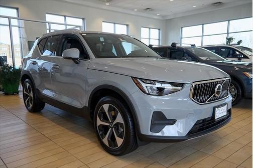 2025 Volvo XC40 B5 Core Bright Theme