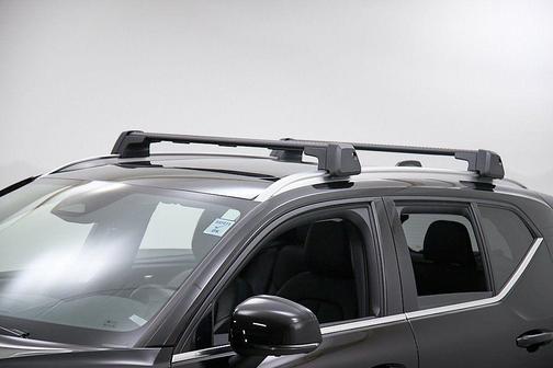 2023 Volvo XC40 B5 Plus Bright Theme