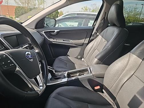 2016 Volvo XC60 T6 Drive-E Platinum