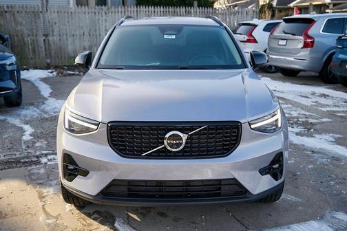 2026 Volvo XC40 Ultra, B5 AWD Gas (mild hybrid), Dark