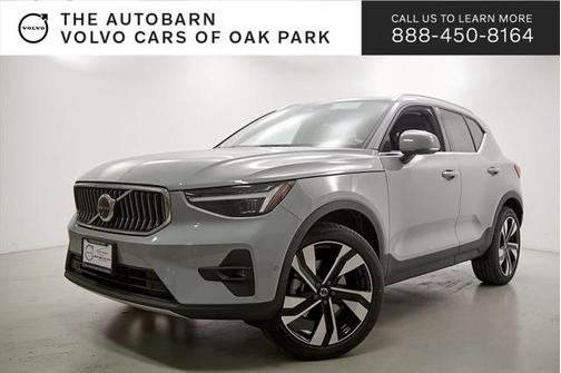 2025 Volvo XC40 B5 Plus Bright Theme