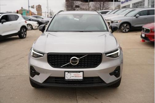2025 Volvo XC40 B5 Plus Dark Theme