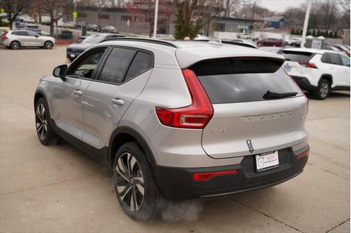 2025 Volvo XC40 B5 Plus Dark Theme