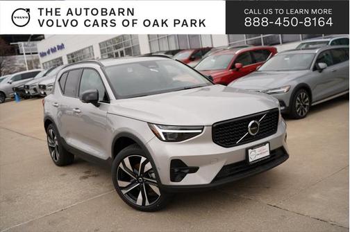 2025 Volvo XC40 B5 Plus Dark Theme