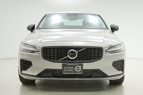 2024 Volvo S60 Recharge Plug-In Hybrid T8 Ultimate Dark Theme