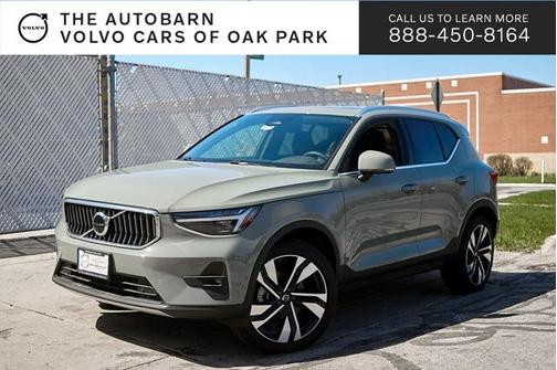 2025 Volvo XC40 Ultra Bright Theme