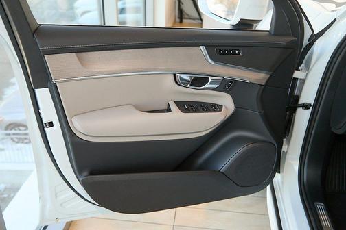 2026 Volvo XC90 Plus, B5 AWD Gas (mild hybrid), Gasoline, Bright, 7 Seats