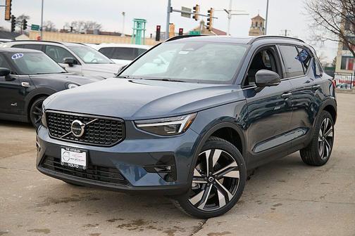 2026 Volvo XC40 Plus, B5 AWD Gas (mild hybrid), Dark