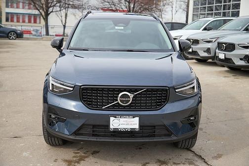 2026 Volvo XC40 Plus, B5 AWD Gas (mild hybrid), Dark