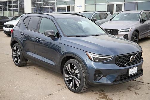 2026 Volvo XC40 Plus, B5 AWD Gas (mild hybrid), Dark