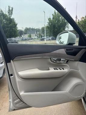 2022 Volvo XC90 T6 Inscription