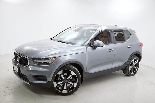 2019 Volvo XC40 T5 Momentum