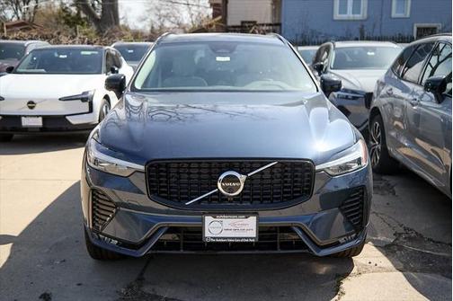 2025 Volvo XC60 B5 Plus