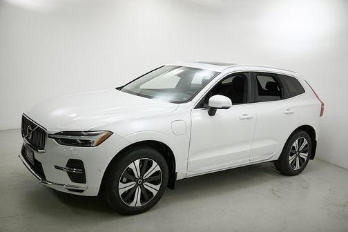 2023 Volvo XC60 Recharge Plug-In Hybrid T8 Plus Bright Theme