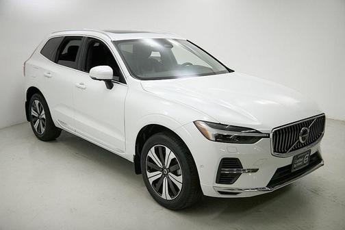 2023 Volvo XC60 Recharge Plug-In Hybrid T8 Plus Bright Theme