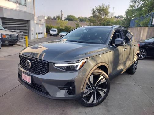 2026 Volvo XC40 B5 Ultra