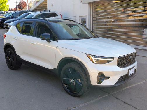 Crystal White 2026 Volvo XC40 Black Edition Ultra, B5 AWD Gas (mild hybrid)