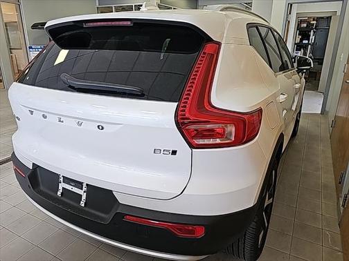 2025 Volvo XC40 B5 Plus Bright Theme