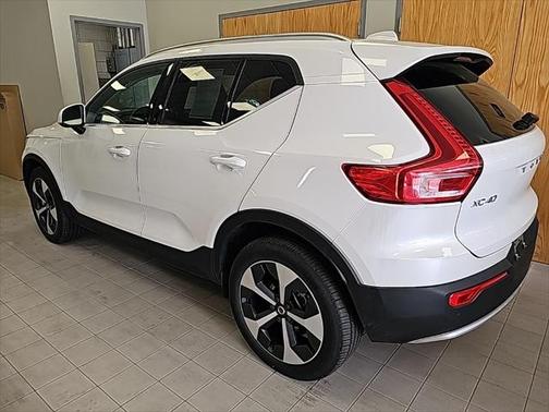 2025 Volvo XC40 B5 Plus Bright Theme
