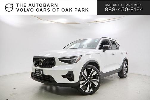 2025 Volvo XC40 B5 Plus Dark Theme