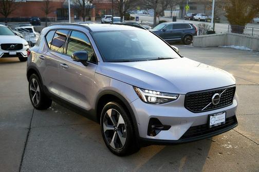 2026 Volvo XC40 B5 Plus