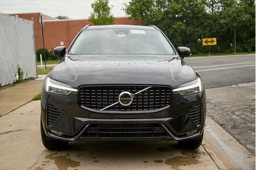 2025 Volvo XC60 B5 Ultra