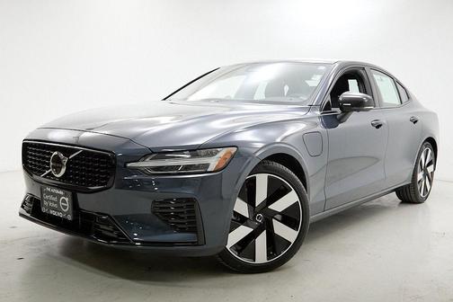 2024 Volvo S60 Recharge Plug-In Hybrid T8 Ultimate Dark Theme