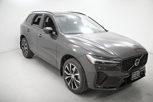 2023 Volvo XC60 B5 Ultimate Dark Theme