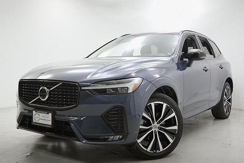 2023 Volvo XC60 B5 Plus Dark Theme