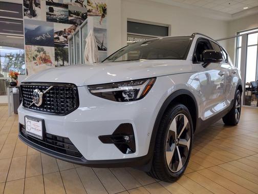 2026 Volvo XC40 B5 Plus