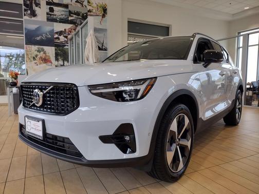 2026 Volvo XC40 B5 Plus