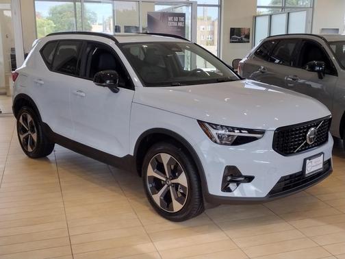 2026 Volvo XC40 B5 Plus