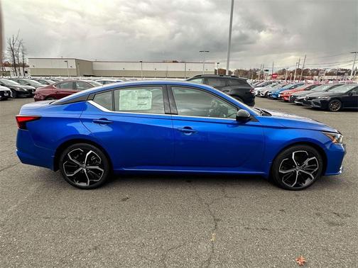 2025 Nissan Altima SR