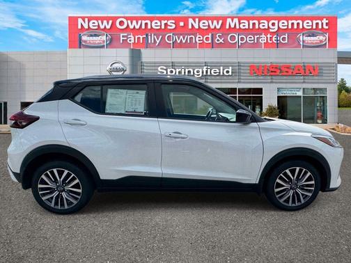 Aspen White / Super Black 2024 Nissan Kicks SV