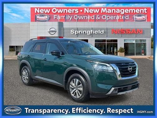 2022 Nissan Pathfinder SL
