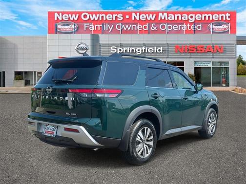 2022 Nissan Pathfinder SL