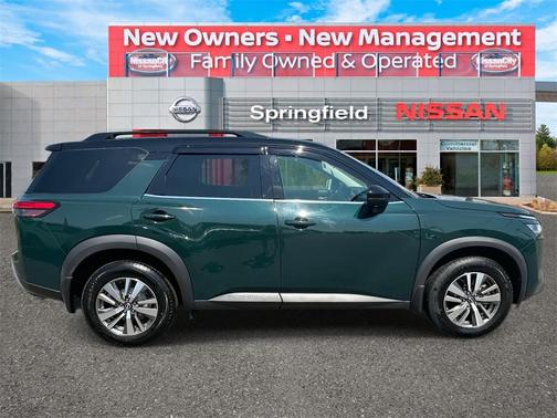 2022 Nissan Pathfinder SL