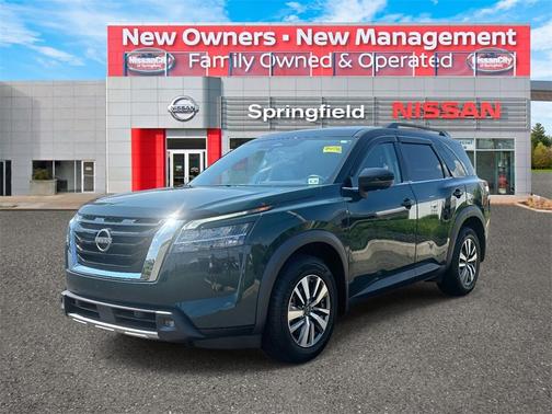 2022 Nissan Pathfinder SL