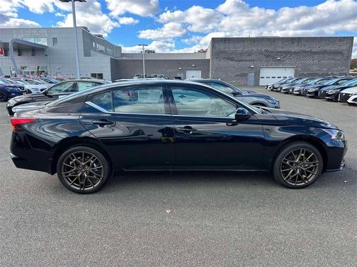 2025 Nissan Altima SR