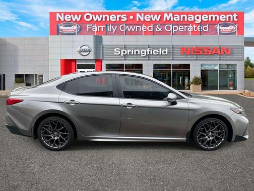Metal 2025 Toyota Camry SE