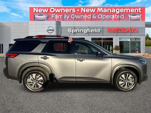 2024 Nissan Pathfinder SV