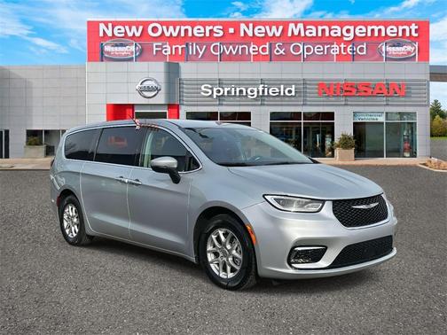 2023 Chrysler Pacifica Touring-L