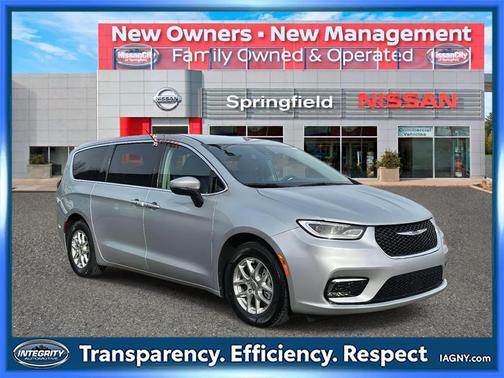 2023 Chrysler Pacifica Touring-L