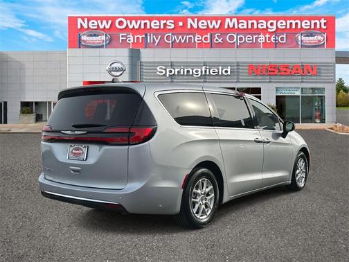 2023 Chrysler Pacifica Touring-L